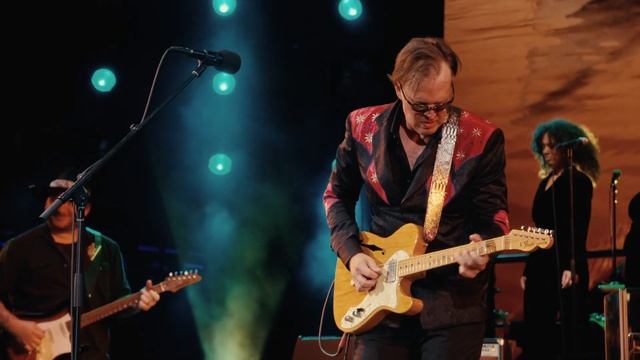 Полный концерт Joe Bonamassa - "Tales Of Time" смотреть онлайн