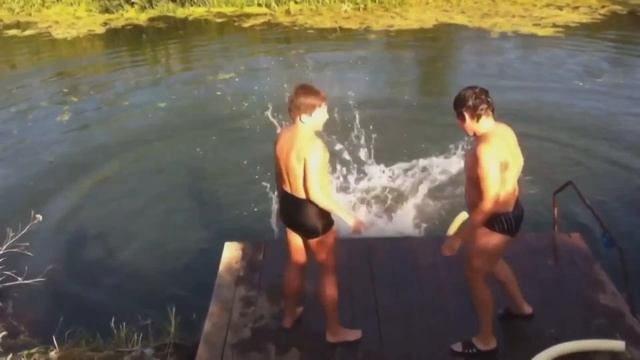 Денис на даче