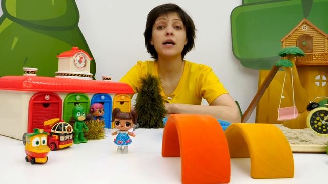 ЛОЛ против Робокара Поли? Эстафета игрушек - Детский садик новая серия смотреть онлайн