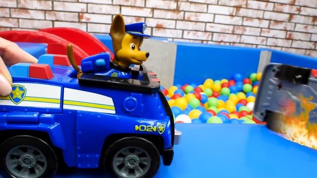 Машины сказки для детей - Мультик как Щенячий патруль спасал Маршала. Видео с игрушками смотреть онлайн