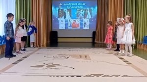 Модное дефиле в музыкальном зале детского сада.