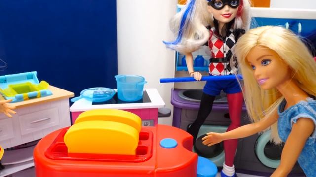 Куклы Леди Баг и Барби - Супергерои в детском садике. Видео с куклами для девочек смотреть онлайн