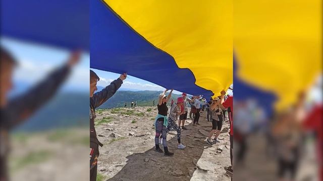 Волиняни розгорнули 50-метровий прапор над Говерлою смотреть онлайн
