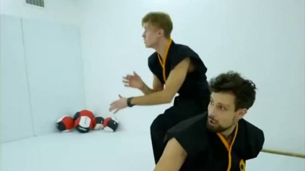 Когда Серёгу похитили бандити команда А4 хотели их разбить потом ........