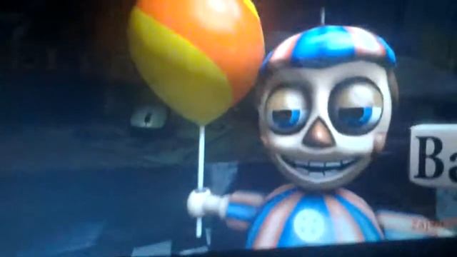 Одл чика присайденилась к марианетке