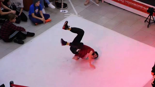 bboy Zharkiy vs Анатолий - Elainz Battle 2018 смотреть онлайн