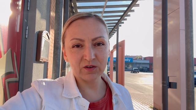 ВЛОГ.Українець в Німеччині дав мені хліб. Купила супер кроси. Неймовірний старт літаків.