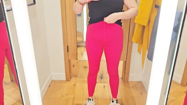 LEGGINS WAR: LULULEMON VS UNIQLO / ЛЕГГИНСЫ! Что лучше? Lululemon или Uniqlo? смотреть онлайн