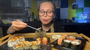 МУКБАНГ/РОЛЛЫ🍣СУШИ/Очень вкусно 😋