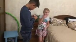 Челендж склеить рот скотчем