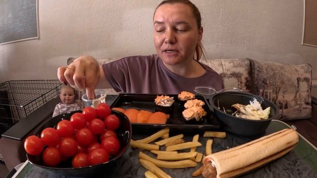 Мукбанг, 🍱 суши, картошка фри 🍟, салат цезарь, французский дог и помидоры черри 😋 смотреть онлайн