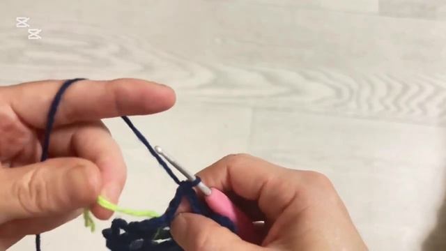 КРЮЧКОМ ХИТ ШАПКА И УЗОР СПИЦАМИ смотреть онлайн