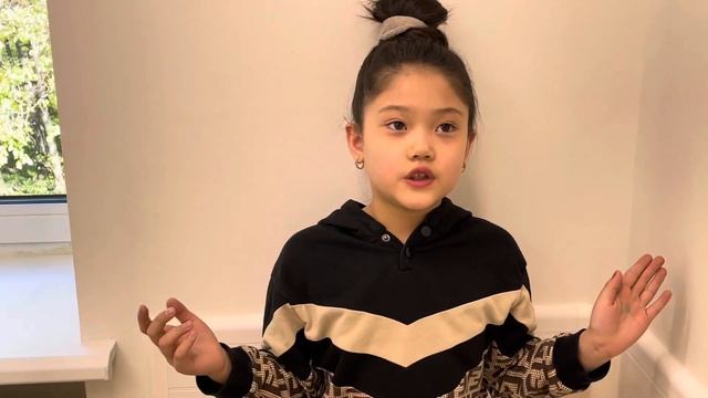 Тян Милана 8 лет . Рост  130 . Одежда 128-134 . Обувь 33 р