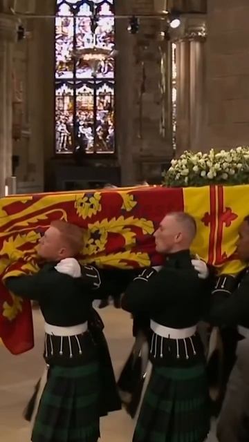 Прощание с Елизаветой II в Шотландии👑 смотреть онлайн