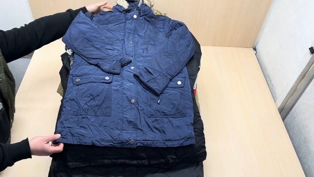 ANO 1 L. Куртка жіноча. Сорт 1-й. Лот 1. Вага - 36 кг.