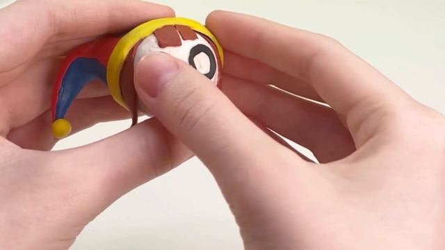 Помни и Кролик Джекс из пластилина ► персонажи мультфильма Удивительный Цифровой Цирк | ИЗИ Лепка смотреть онлайн
