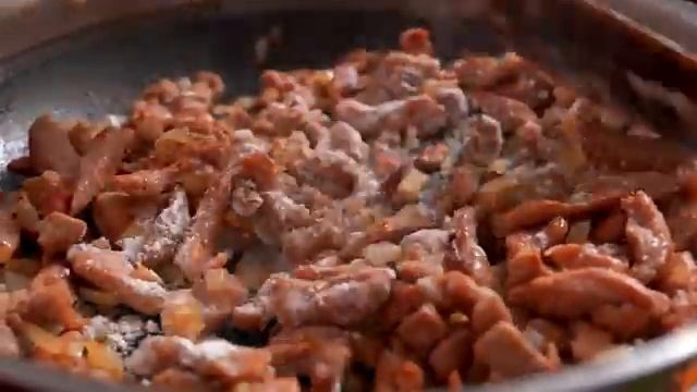 Вы будете готовить ЭТО постоянно на ОБЕД или УЖИН! Мясо с грибами в сметане! смотреть онлайн