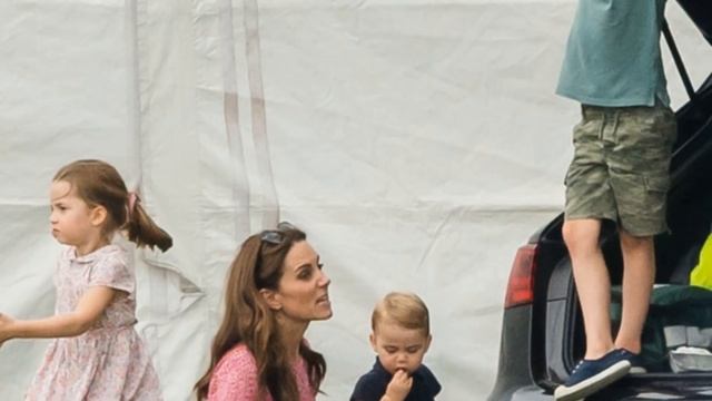 КЕЙТ МИДДЛТОН И ПРИНЦ УИЛЬЯМ ПРОТИВ КОРОЛЕВСКИХ ПРАВИ