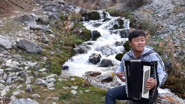 Жайлоодо сонун ырдап таштаптыр смотреть онлайн
