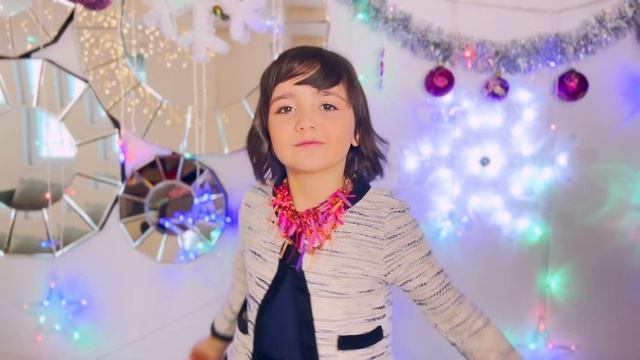 Божиќна песна - Закхеј, Сиона и Касиа Кајшаров | Christmas song - Zakhej, Siona & Kasia Kaysharov смотреть онлайн