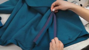 Обработка разреза в боковом шве киперной лентой