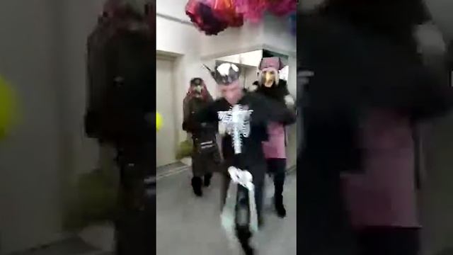 Баба Ежки пустились в пляс