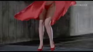 Женщина в красном