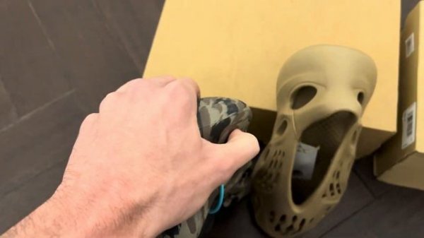 Сравнение оригинала Yeezy Foam Runner Adidas