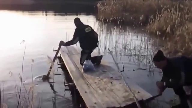 Пьяные приколы на рыбалке смотреть онлайн