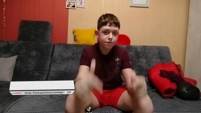 Я сделал костюм Круга из Игры в кальмара (ЭТО БЫЛА ПЛОХ смотреть онлайн
