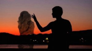 А я целую другую вспоминаю твои глаза