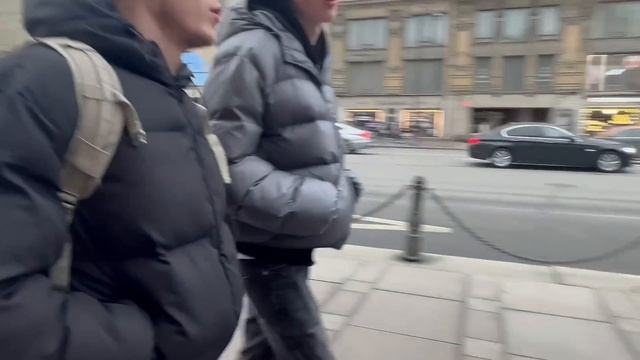 Как выглядят россияне этой весной? Модников нет! Или е?