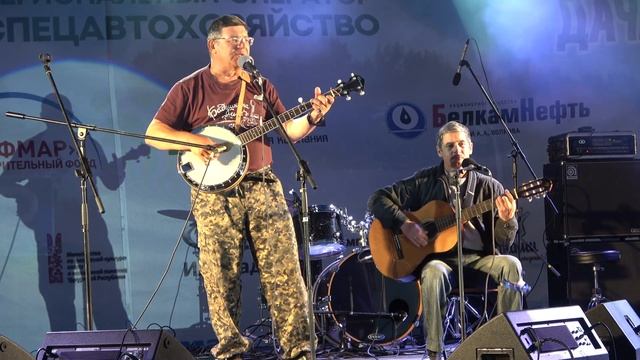 35 Я сижу у дороги...-  Виталий Старжинский, Игорь Копылов