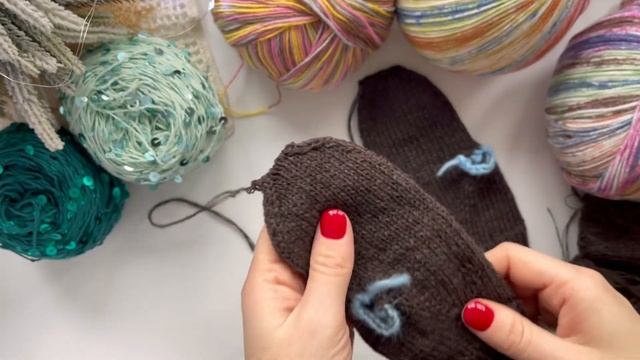 Закрываю долги по вязанию/ Рукавички/ Свитер/ носочки ?