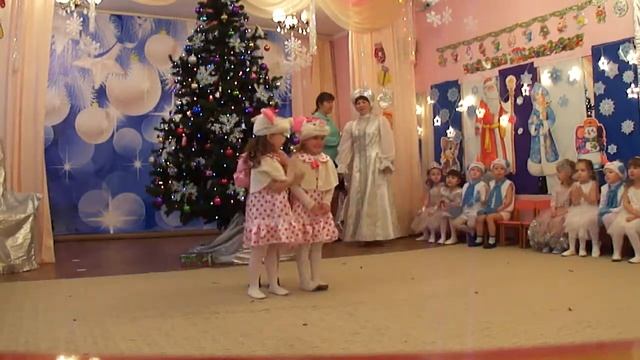 у трех поросят Новый год