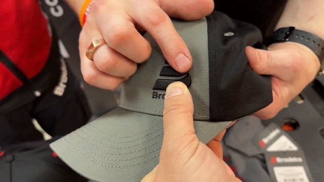 Поступление Brodeks. Шикарные кепки и футболки смотреть онлайн