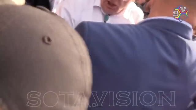 Жириновский бросался на людей и метал ботинки на ак?