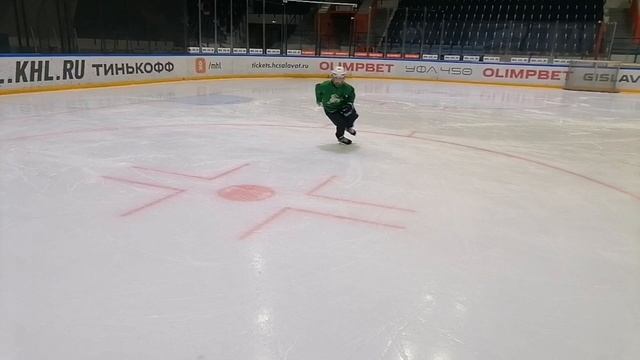 KHV#246 Продолжаем совершенствоваться в катании с тренером Dmitri2khockey в школе Салават Юлаев.