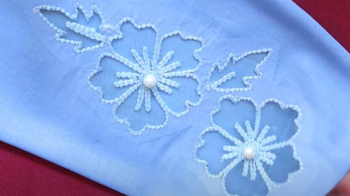 Дизайн рукава с помощью вышивки ришелье.