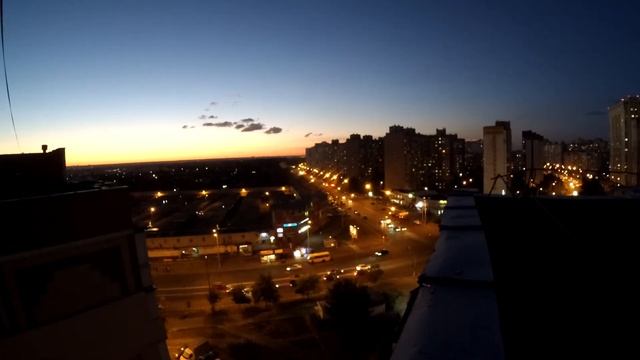 Таймлайпс. Вечерний Киев🏙. Троещина. Закат🌅 смотреть онлайн