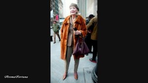 Модные образы для женщин за 50-60 лет на зиму 2025 года