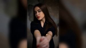 В черном платье
