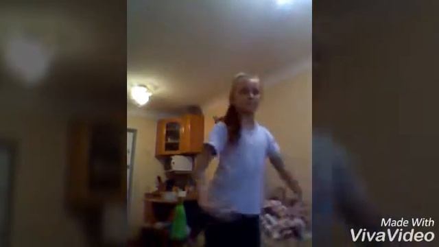 я показываю моё лицо танец для Николь