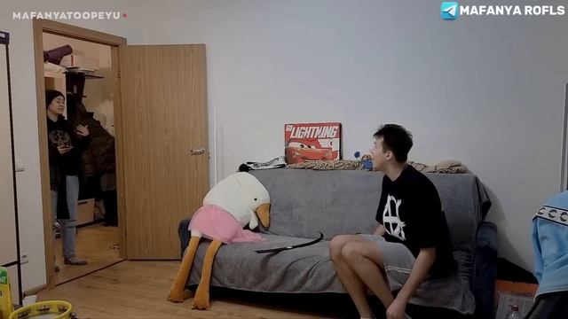 «ИРЛ ПРАНК» / УКРАЛИ КРОССОВКИ У СТРИМЕРА КАШИ | МАФАНЯ