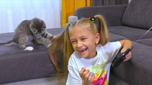 Мой Смешной Котенок и Пчела, которая не умеет летать! Видео для детей смотреть онлайн