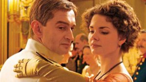 Песня: "С любимыми не расставайтесь".