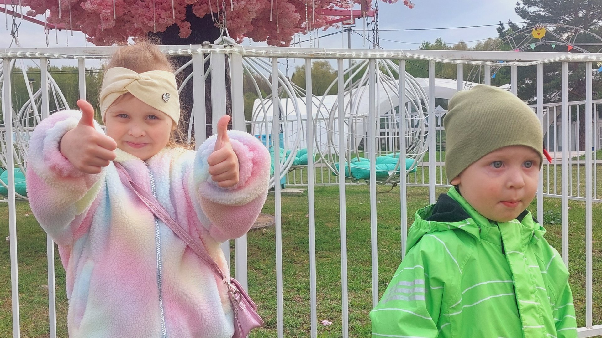 🩷🩵😂УСТРОИЛИ С БРАТОМ ЦВЕТНОЙ ЧЕЛЛЕНДЖ🩵🩷 КАКОЙ ЦВНТ КРУЧЕ ⁉️ смотреть онлайн