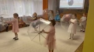 Танец с зонтиками. 2024г .Подготовительная группа.