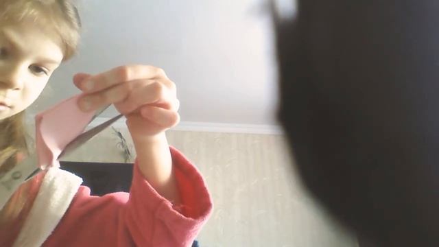 Как сделать снежинку на новый год своими руками вместе с Ксю/ это моё первое видео не судите строго