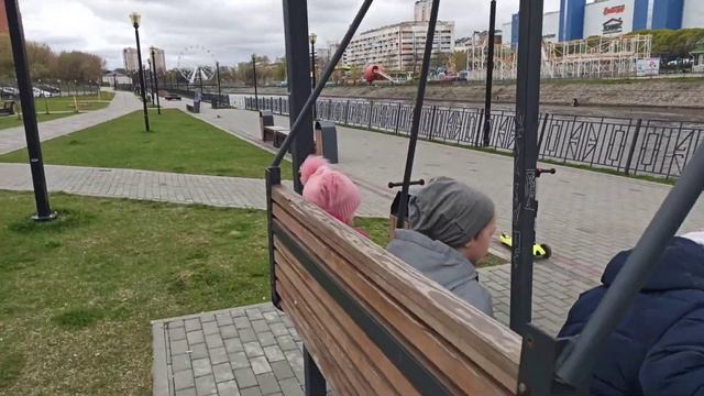 Растаял снег - проснулись дети смотреть онлайн
